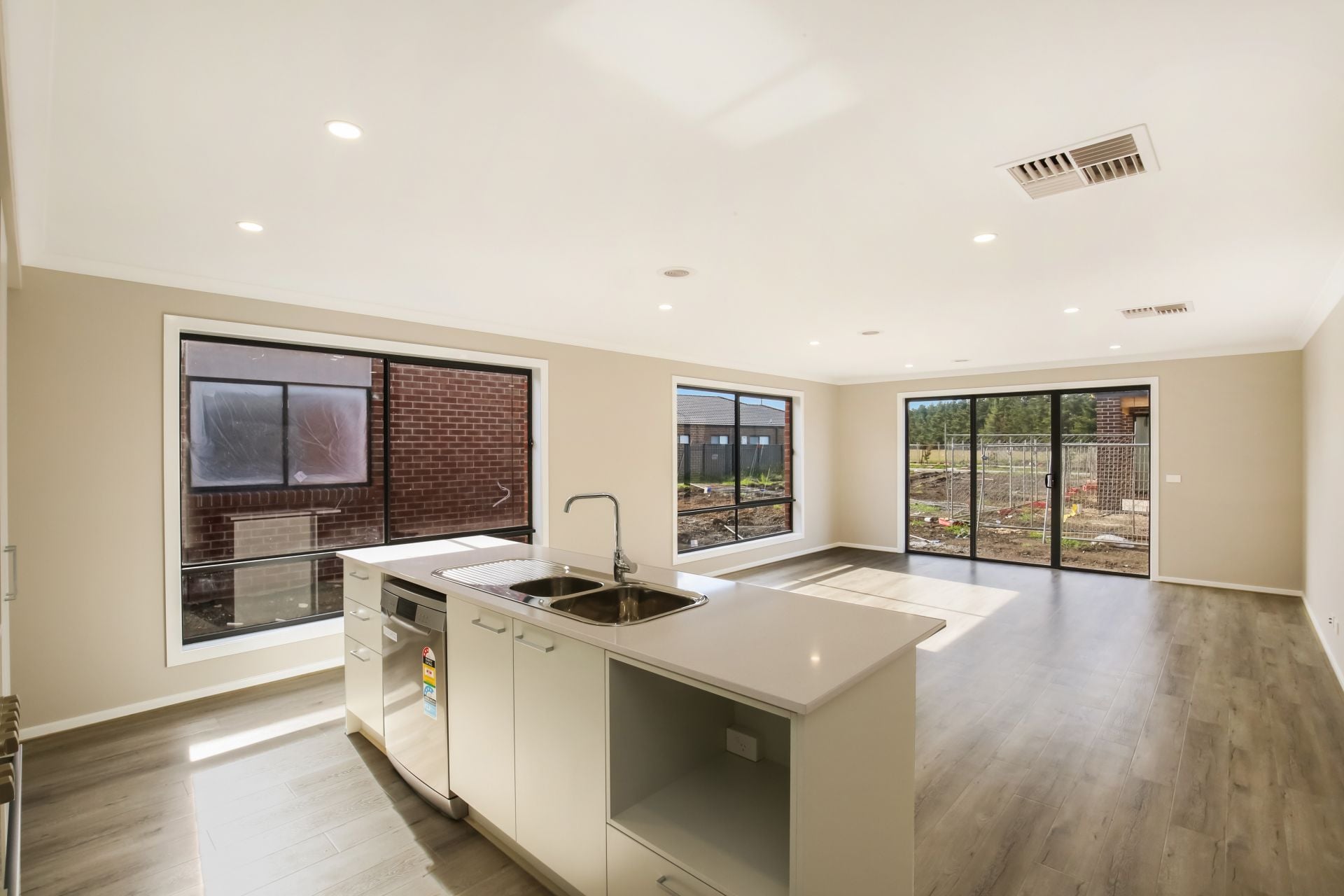 BEAUTIFUL FAMILY HOME
