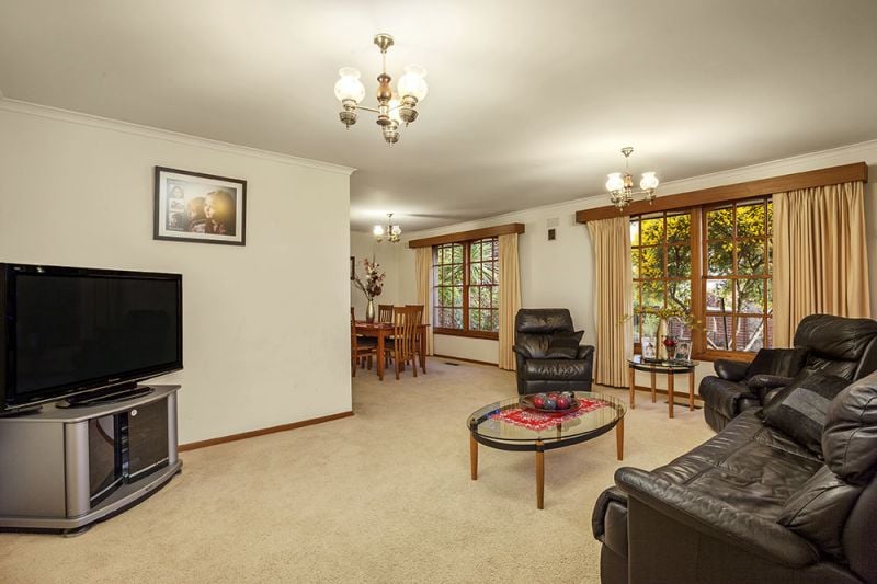 35 Hillside Road, Mount Waverley - Thumbnail 3