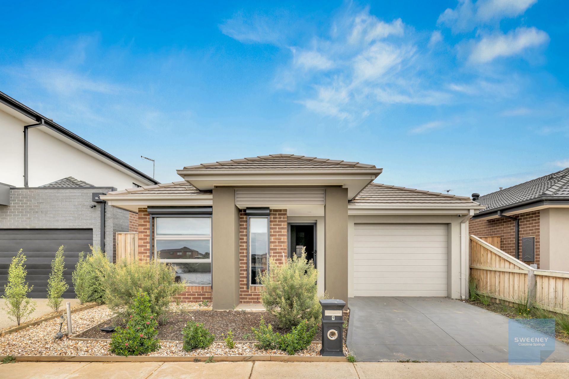 9 Monticiano Road, Fraser Rise - Thumbnail 2