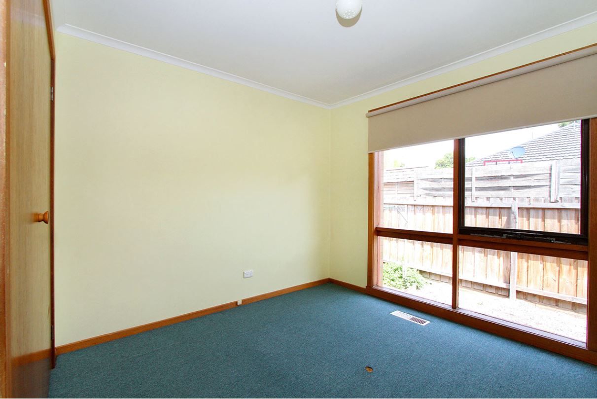 CLOSE TO THE LAKE AND PARK