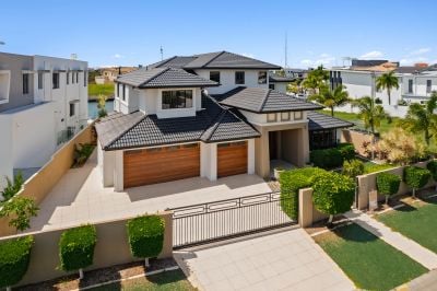 North Facing Entertainer with Stunning Wide Water