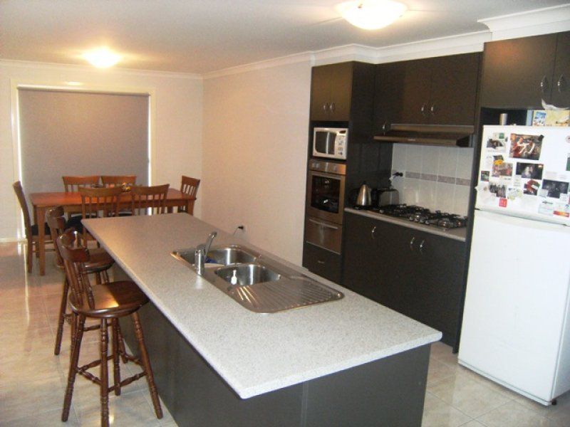 41 Pro Hart Way, Caroline Springs - Thumbnail 3