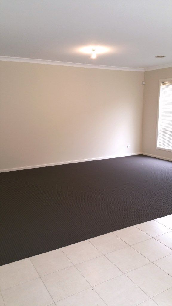 MODERN 3 BEDROOM HOME IN AURORA ESTATE..