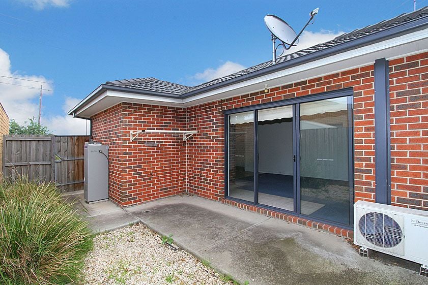 PRIME LOCATION. WALKING DISTANCE TO EPPING TRAIN STATION.