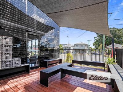 VERSATILE OFFICE/RETAIL OFFERING!