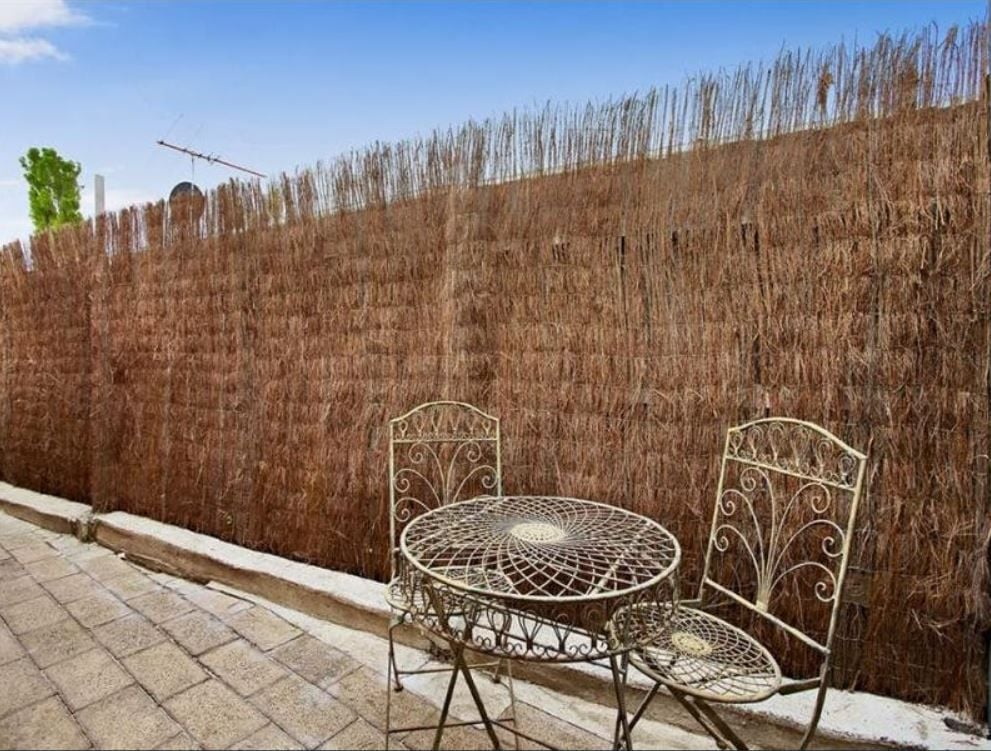 Perfectly Located 2 Bedroom Unit!!