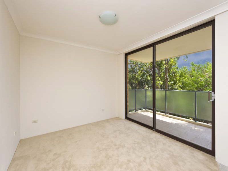 2/10 Ronald Avenue FRESHWATER NSW, Freshwater - Thumbnail 2