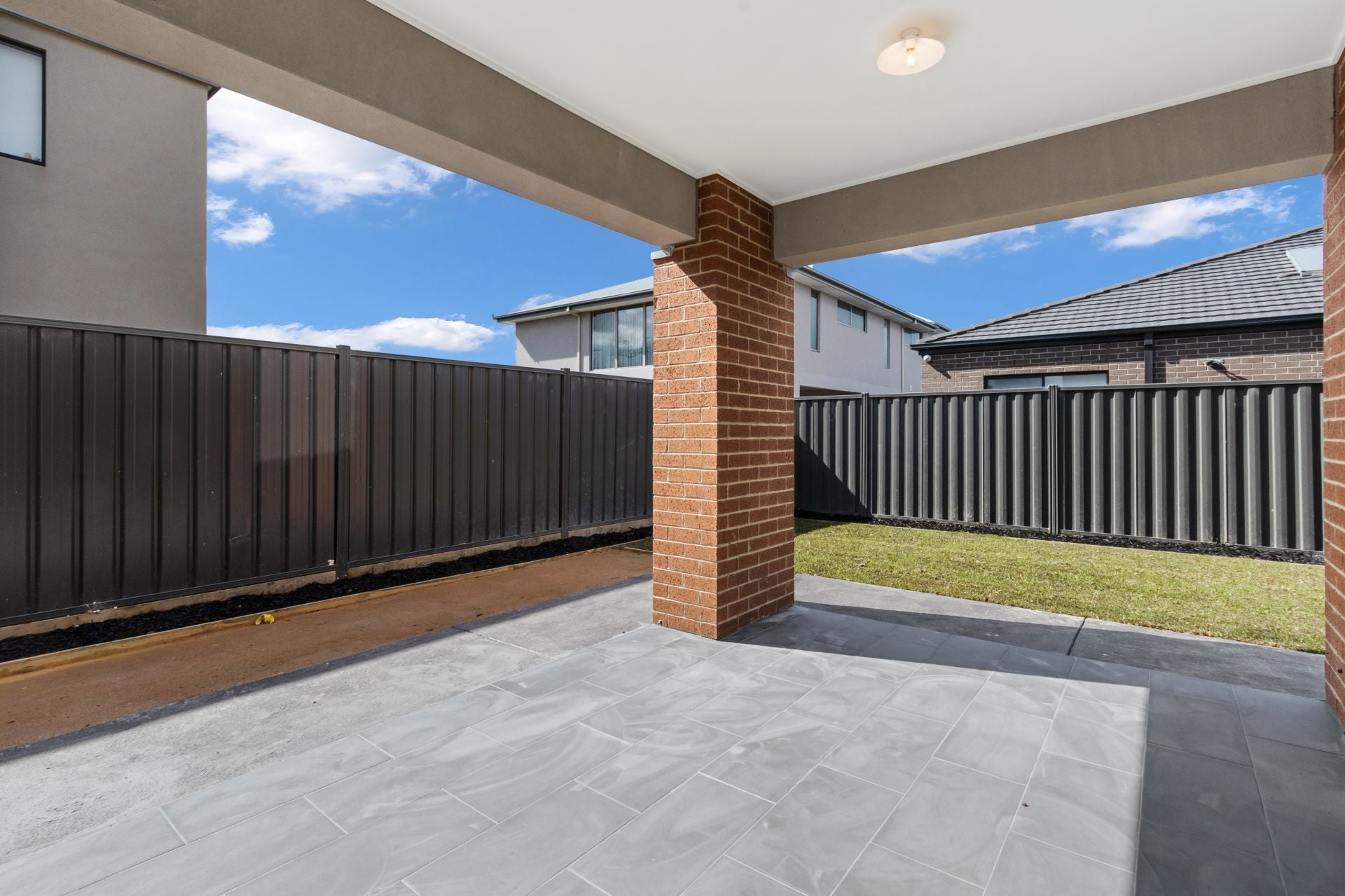 STYLISHNESS, SIZE & LOCATION, WHAT A WINNER!  ** ON HOLD **
