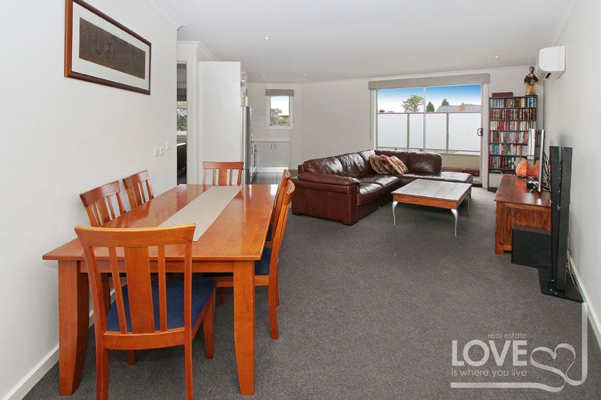 Spacious Modern Apartment!