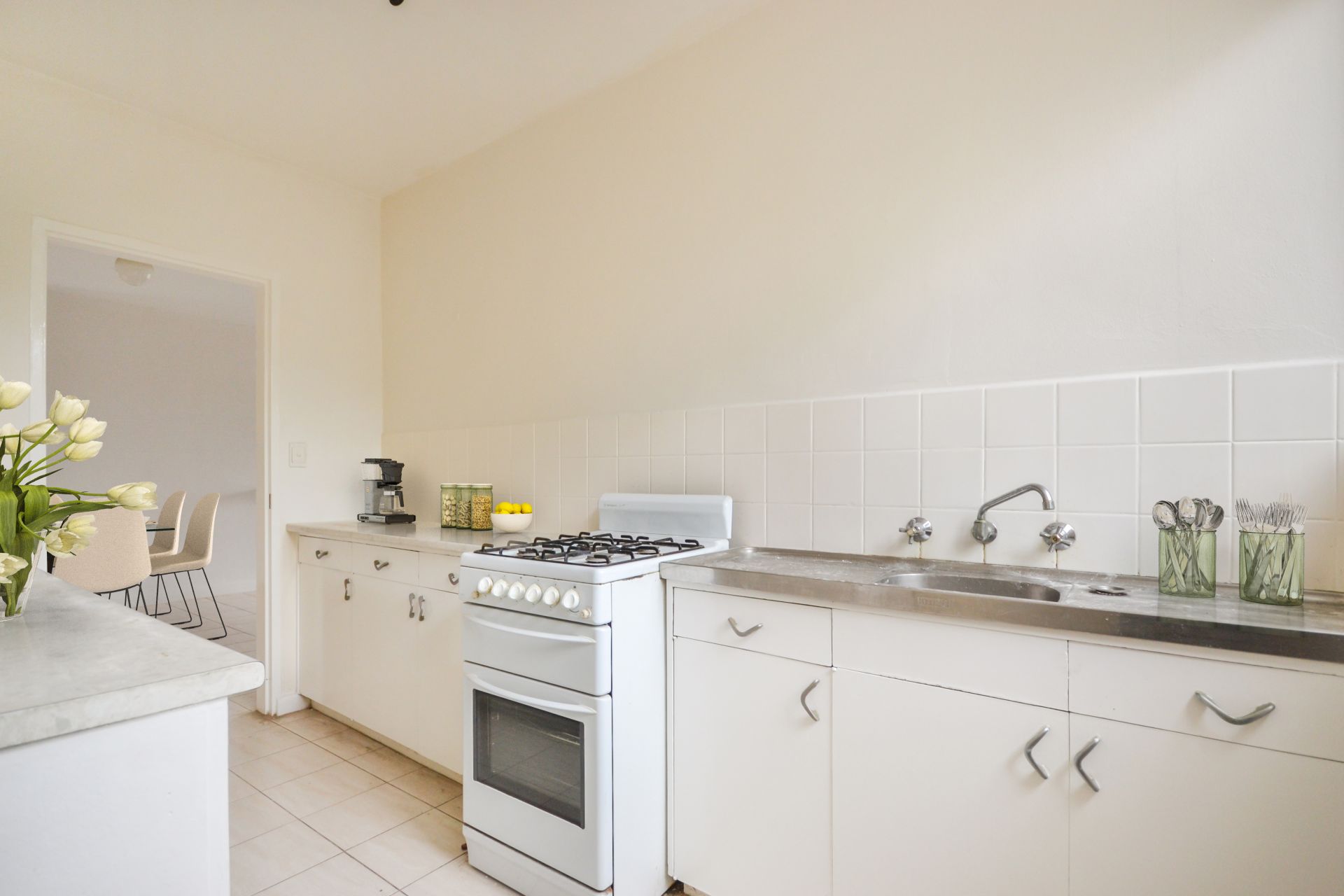 LARGE ONE BEDROOM APARTMENT IN A SOUGHT AFTER LOCATION