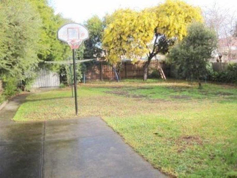 COSY HOME, PERFECT LOCATION! - Freshly Painted! ***INSPECT WEDNESDAY 26th JUNE @ 4:30-4:45PM & SATURDAY 29TH JUNE @ 12:20 - 12:30PM***