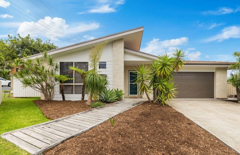 Real Estate For Sale 1 Mariner Drive Safety Beach , NSW