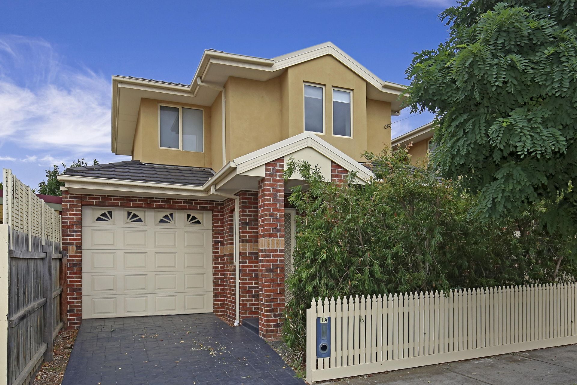 Modern, Bright & Spacious!