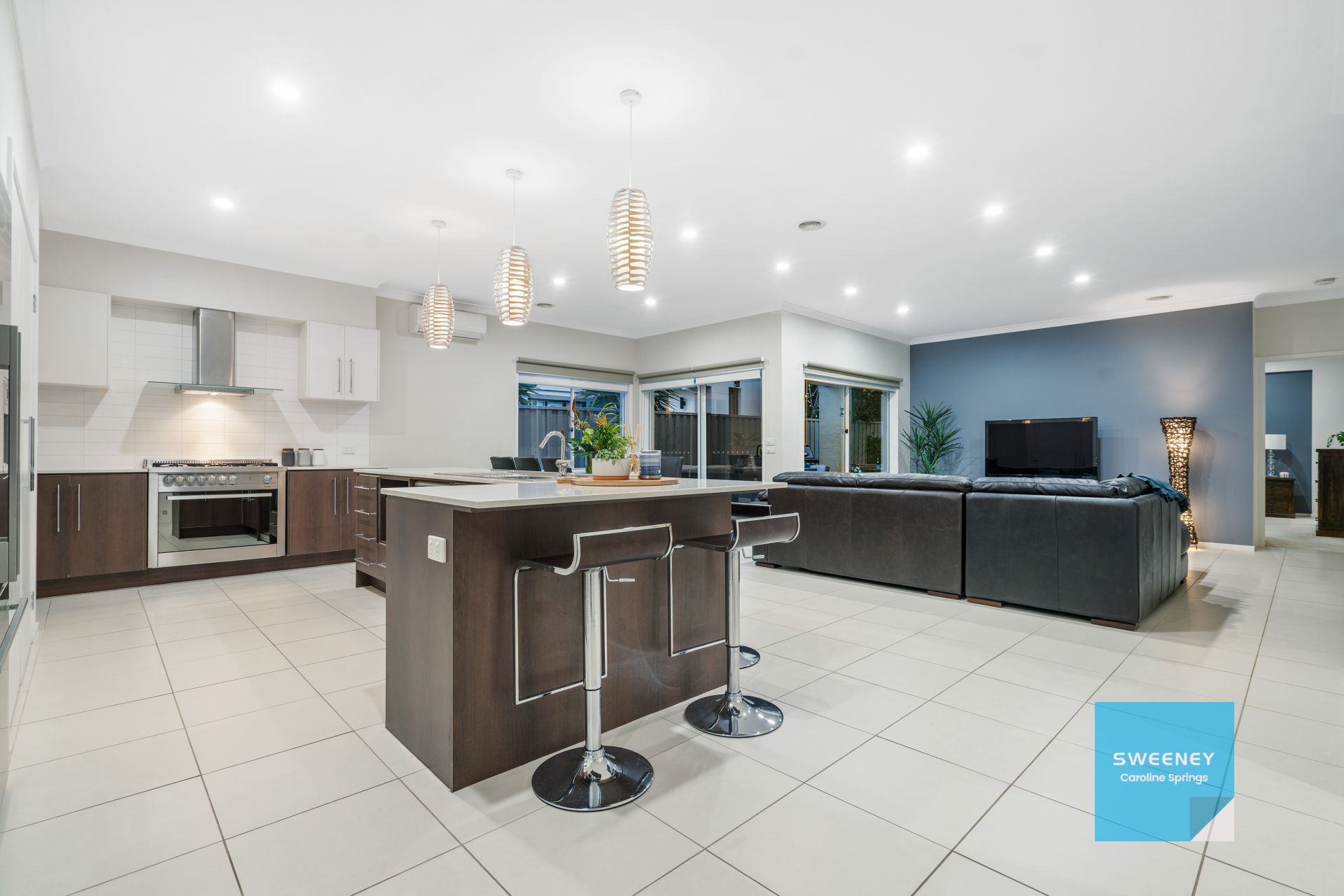 6 Scotsburn Place, CAROLINE SPRINGS Sweeney Estate Agents