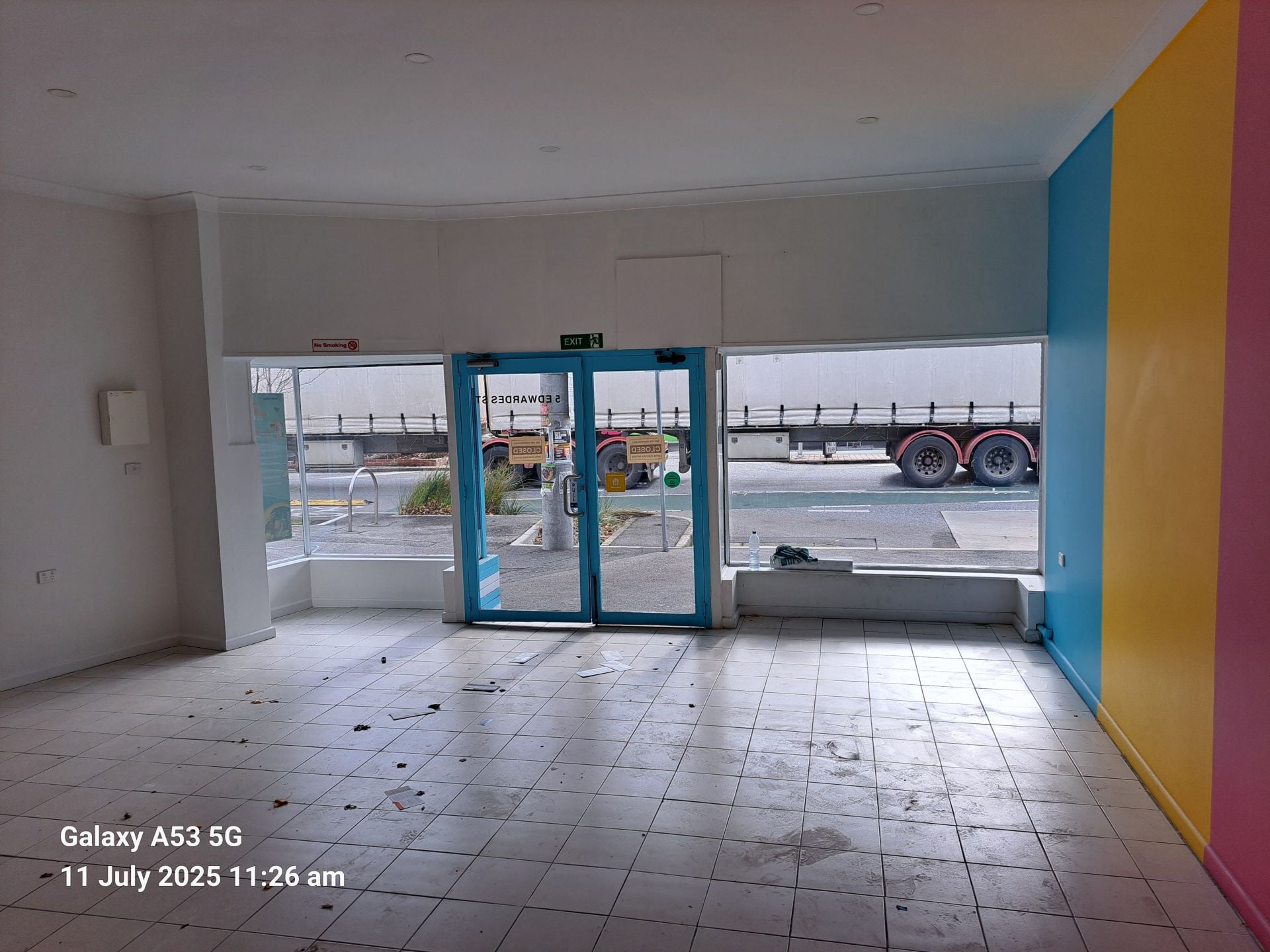 Lock Up Shop – BUSY, BUSTLING EDWARDES ST