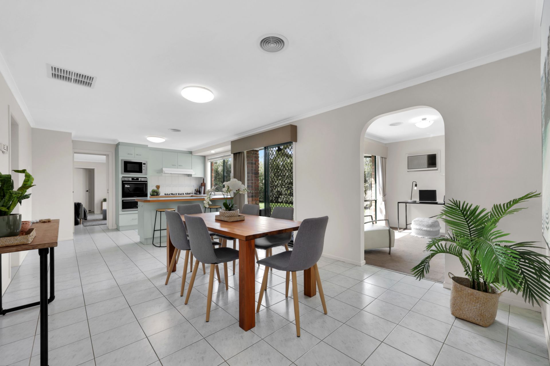 Spacious Family Living Close To Westfield & Station