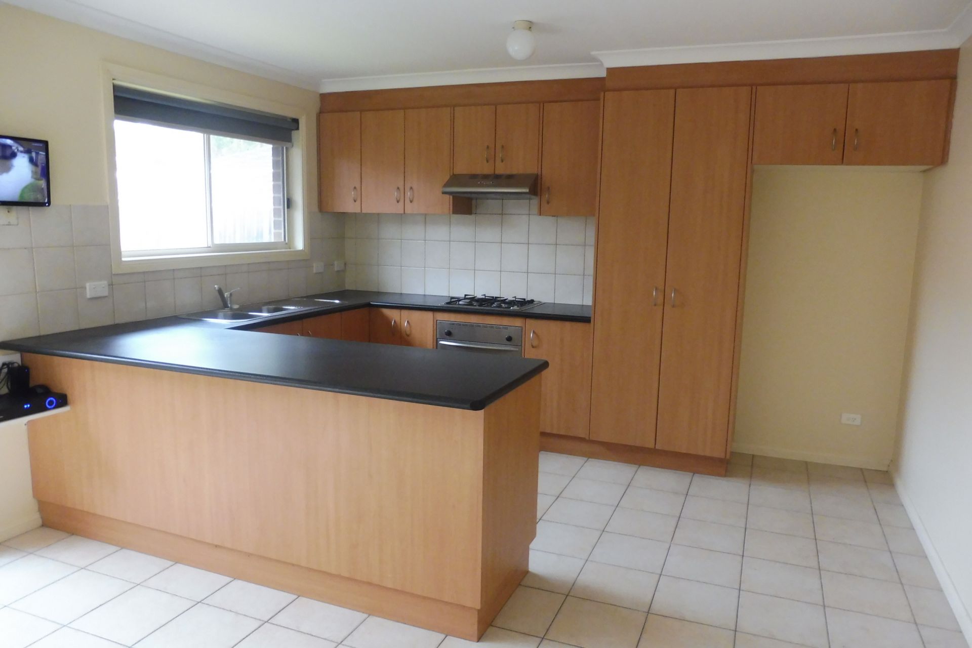 SPACIOUS 2 BEDROOM UNIT