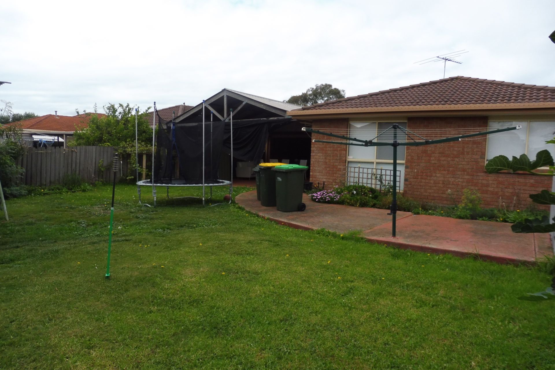 CLOSE TO LALOR SHOPS