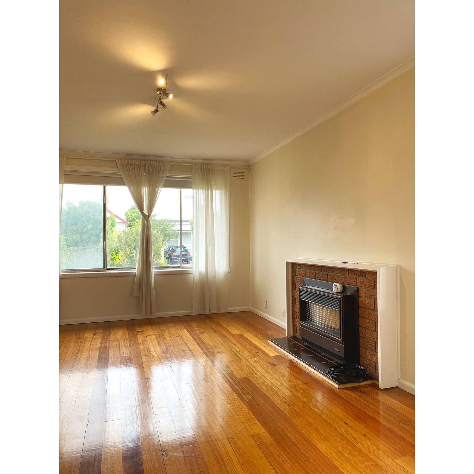 Real Estate For Lease 12 Carlisle Street Preston , VIC