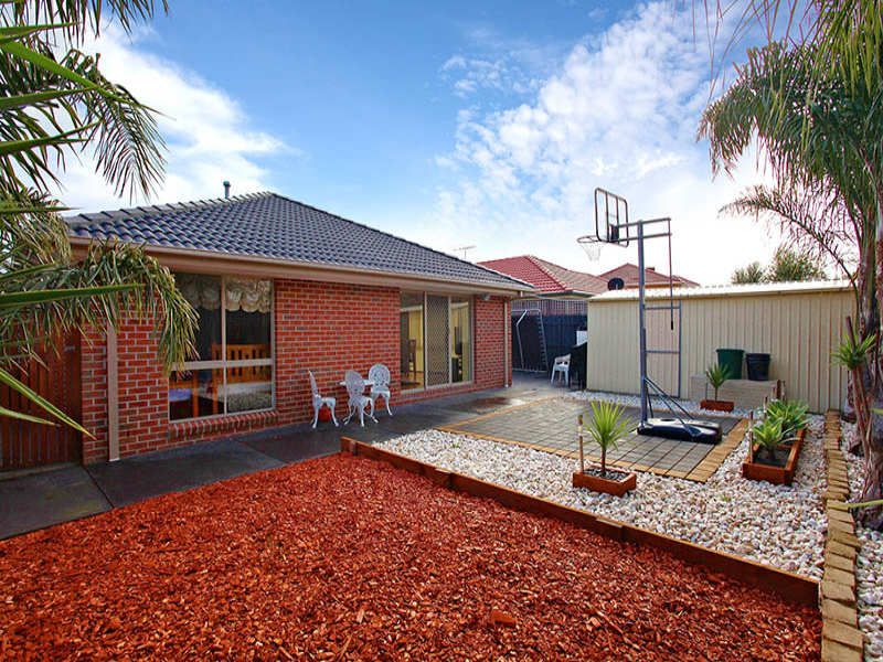 6 Lazar Grove SOUTH MORANG, South Morang - Thumbnail 2