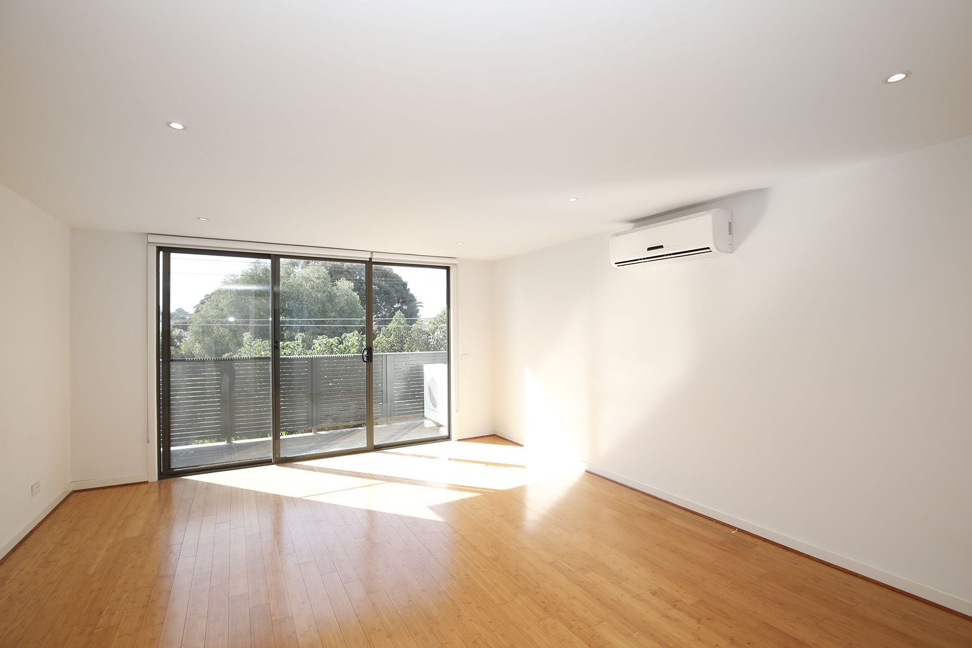 10/158 Clarendon Street, Thornbury - Thumbnail 4