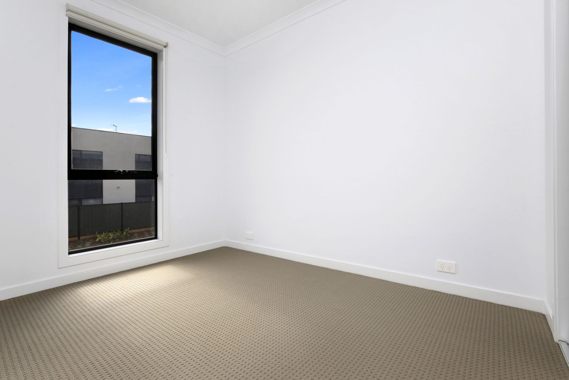MODERN STYLISH LIVING   *Insp Thurs 20th Feb @ 4:30pm*