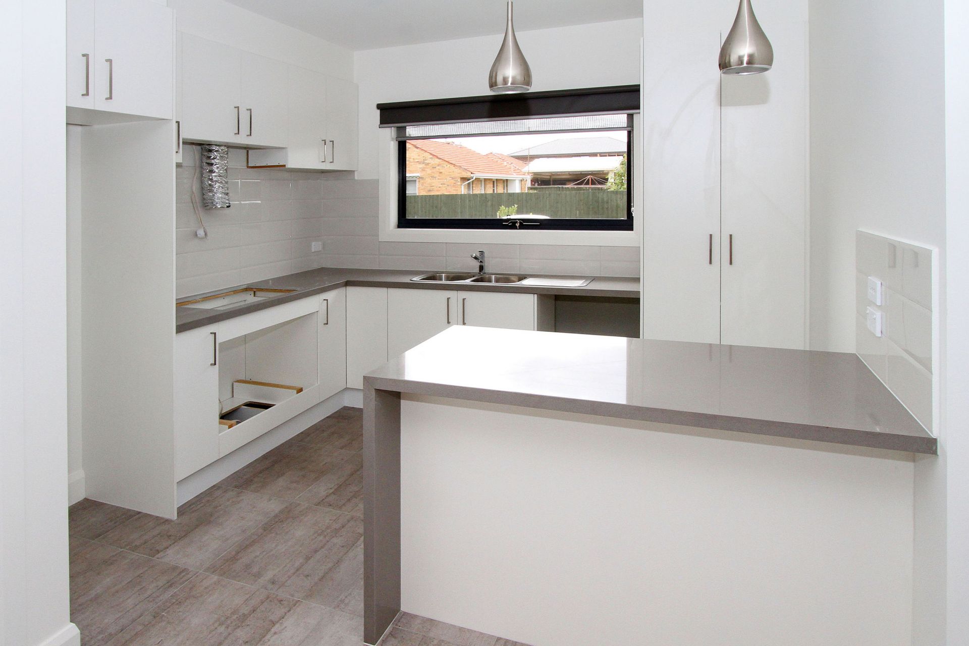 LUXURY TOWNHOUSE, IDEAL LOCATION