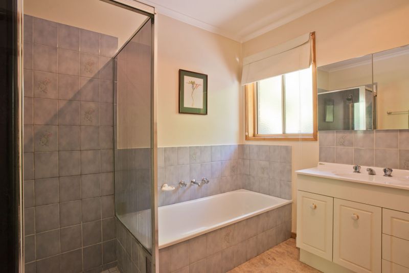 24 Peppermint Court, Dales Creek - Thumbnail 8