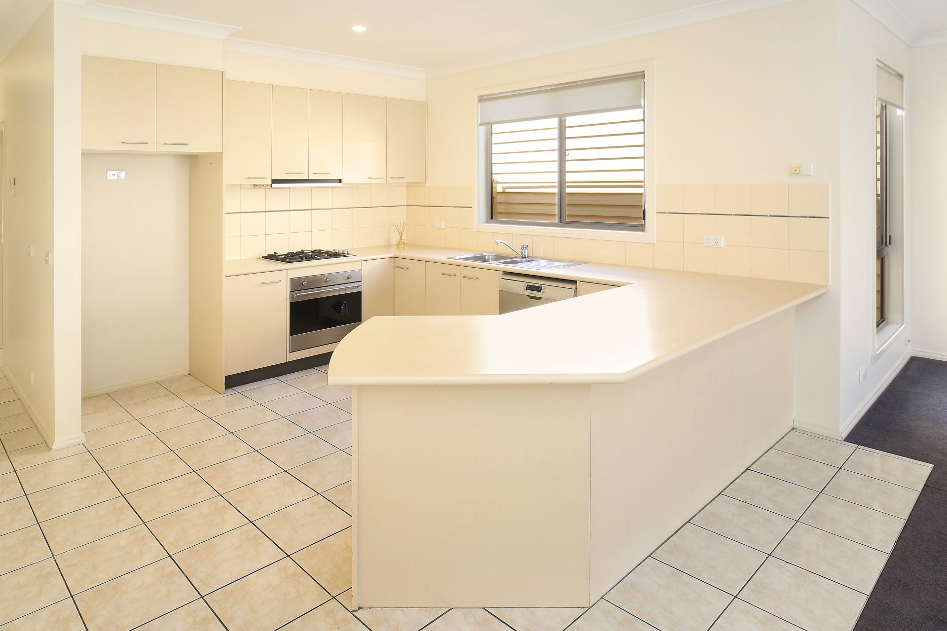Inviting Lifestyle At Thornbury's Heart!