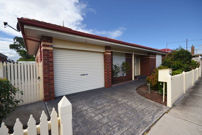 4 Finton Grove, Reservoir