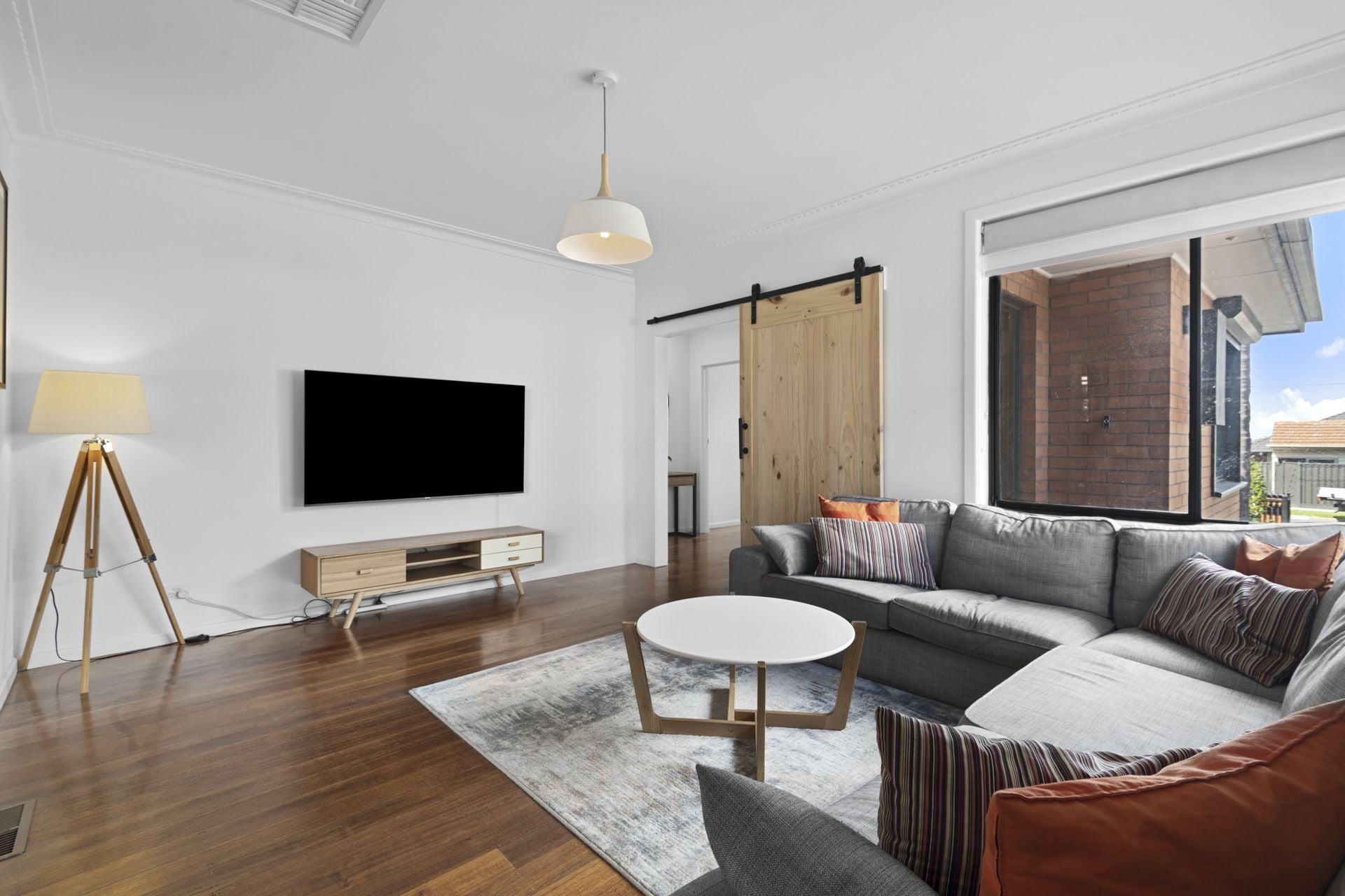 Stunning Home in Ideal Locale