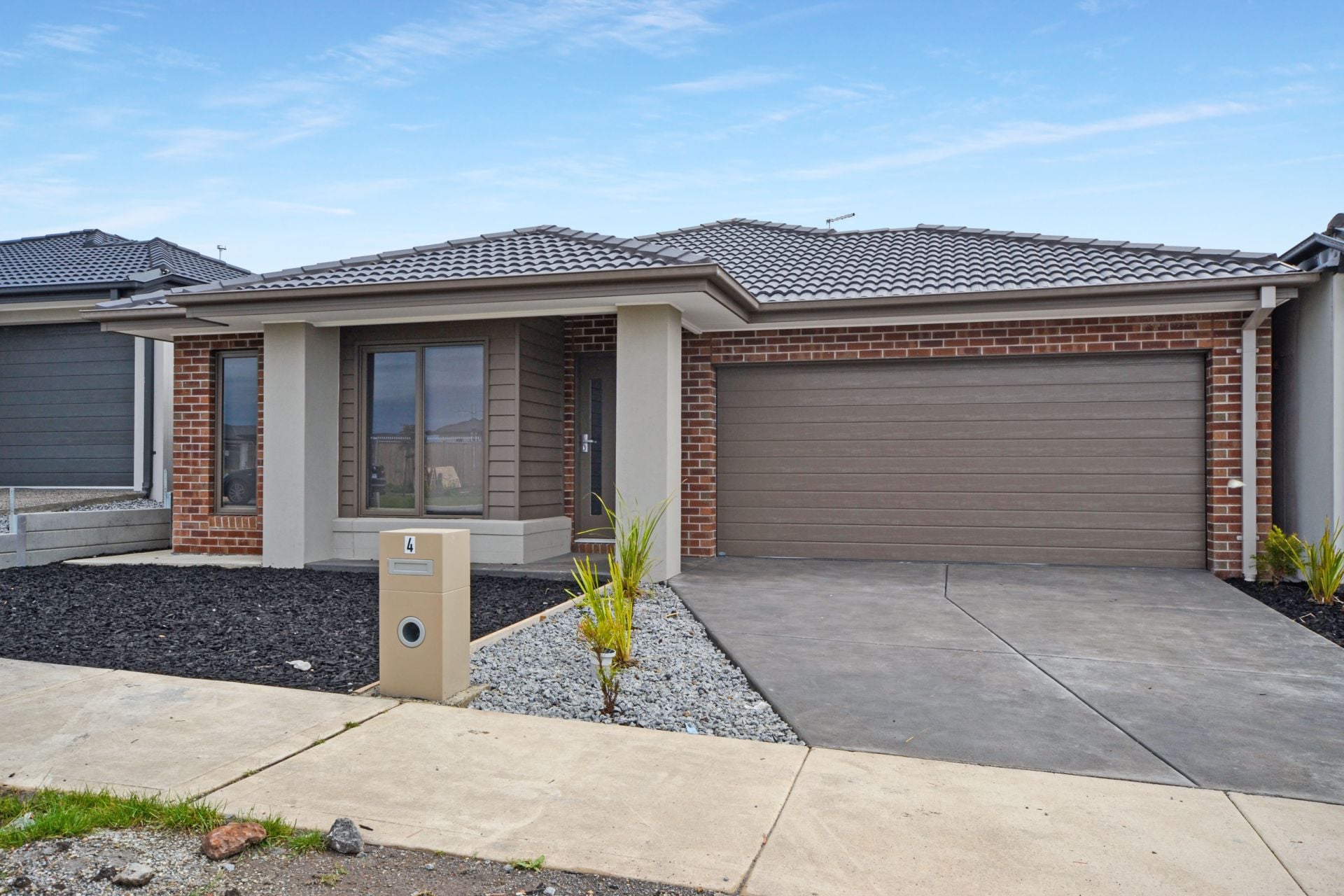 FAMILY HOME IN THE HEART OF WOLLERT