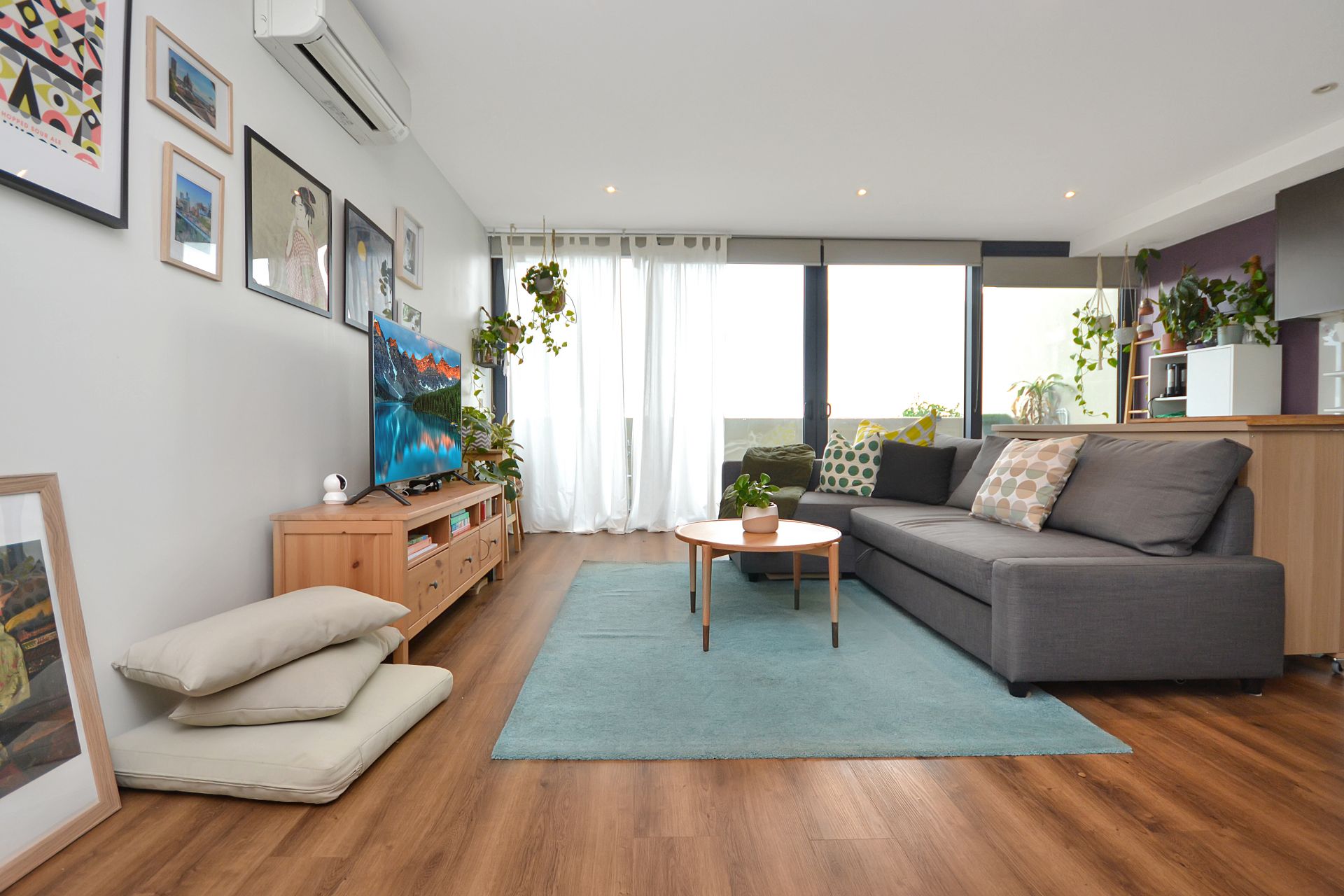 STYLISH APARTMENT LIVING IN A VIBRANT LIFESTYLE SETTING