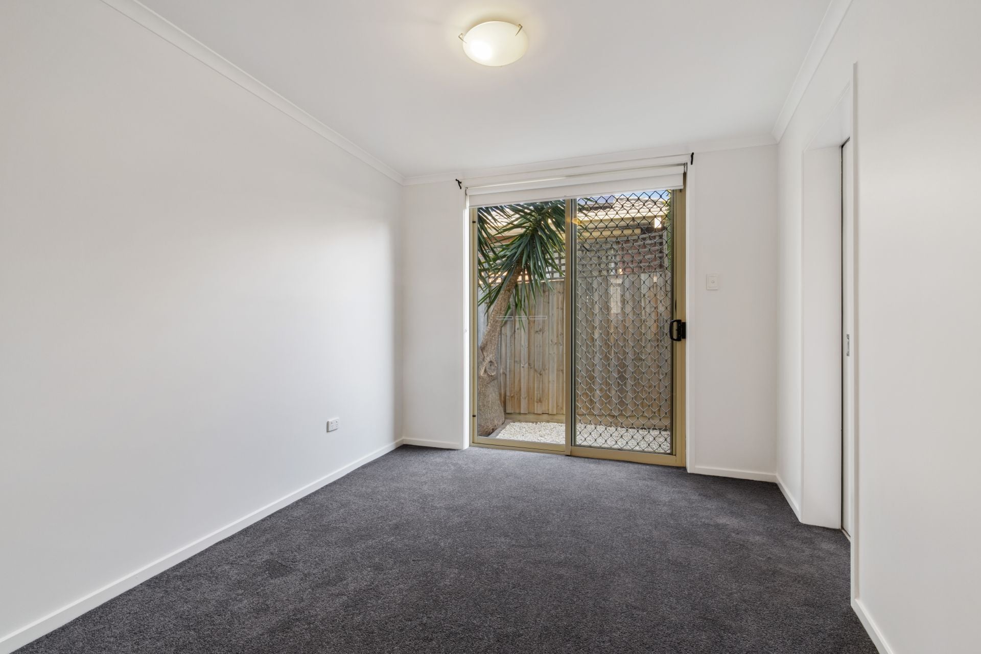 One Bedroom Apartment with Two Courtyards!
