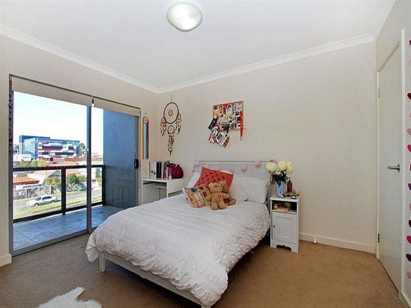 Luxurious 3 Bedroom Apartment in a Boutique Block
