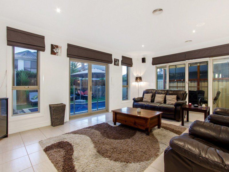 13 Toolondo Close, Caroline Springs - Thumbnail 6