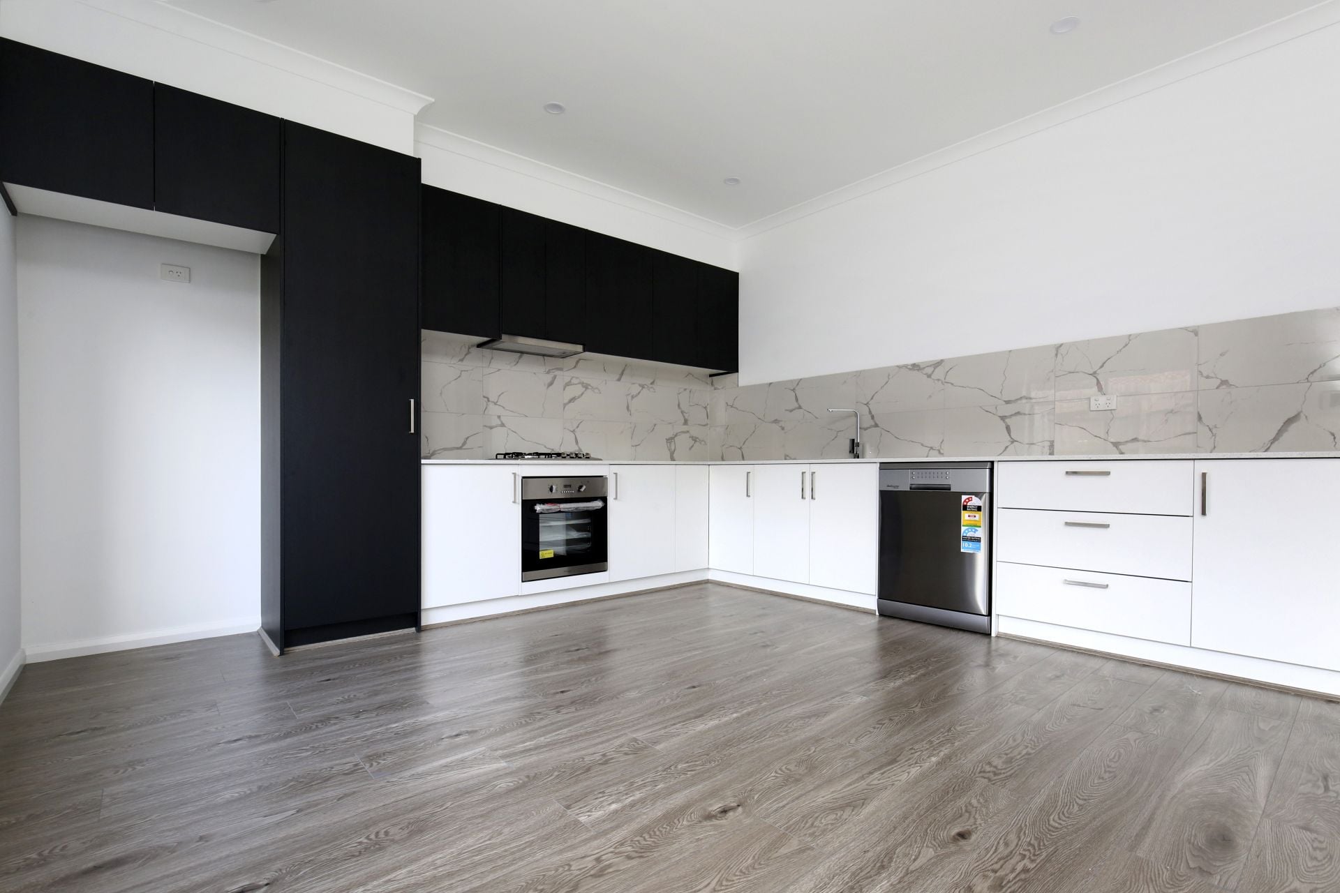 3 Bedroom Townhouse In Prime Location!