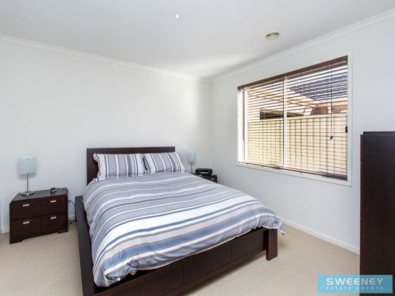 12 Reigate Street, Caroline Springs - Thumbnail 8