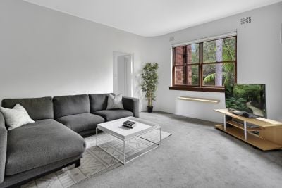 Lifestyle apartment in a boutique block moments to Kirribilli