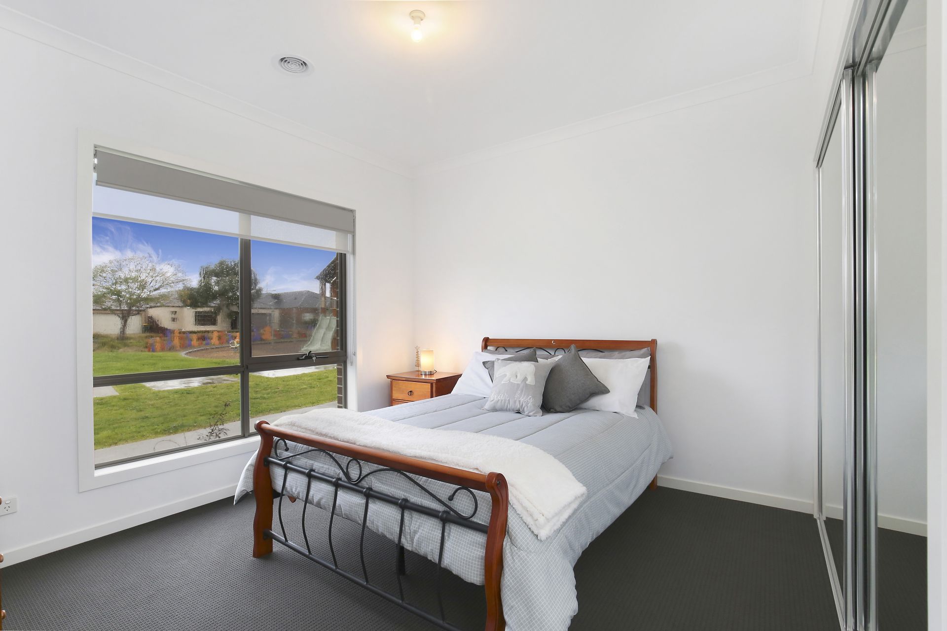 EASING LIVING, ENTICING LOCATION