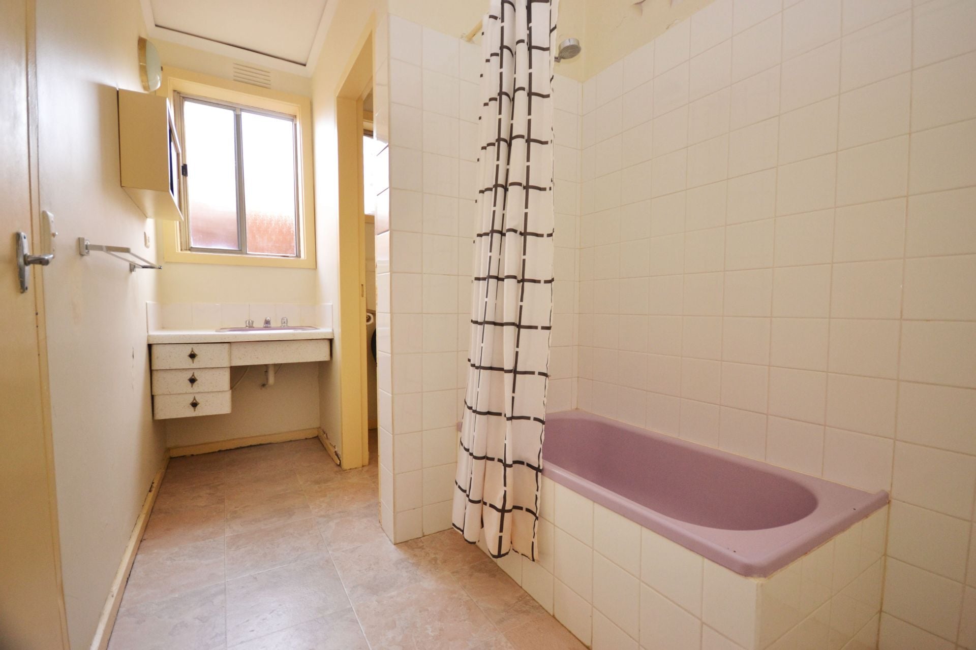 FABULOUS LOCATION & PRICED TO PLEASE