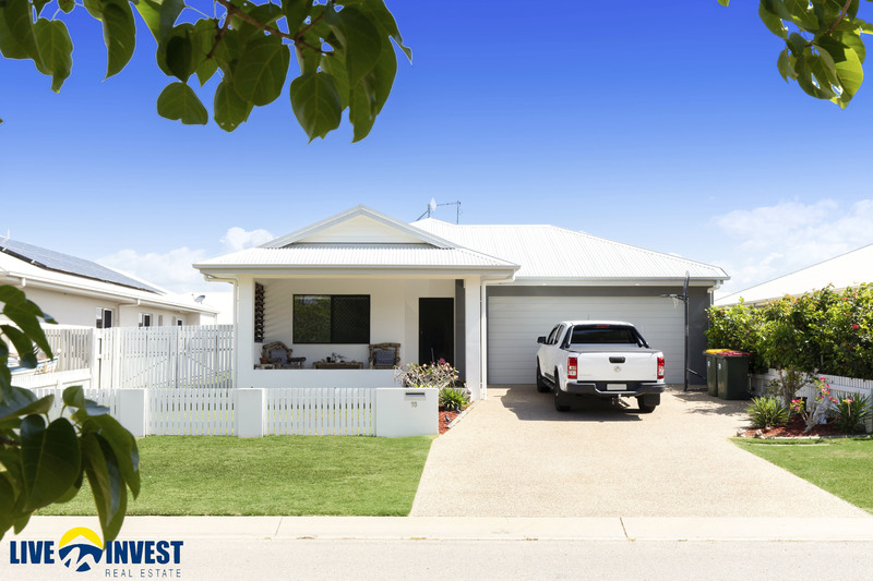 18 Blackmoor Promenade, Shaw