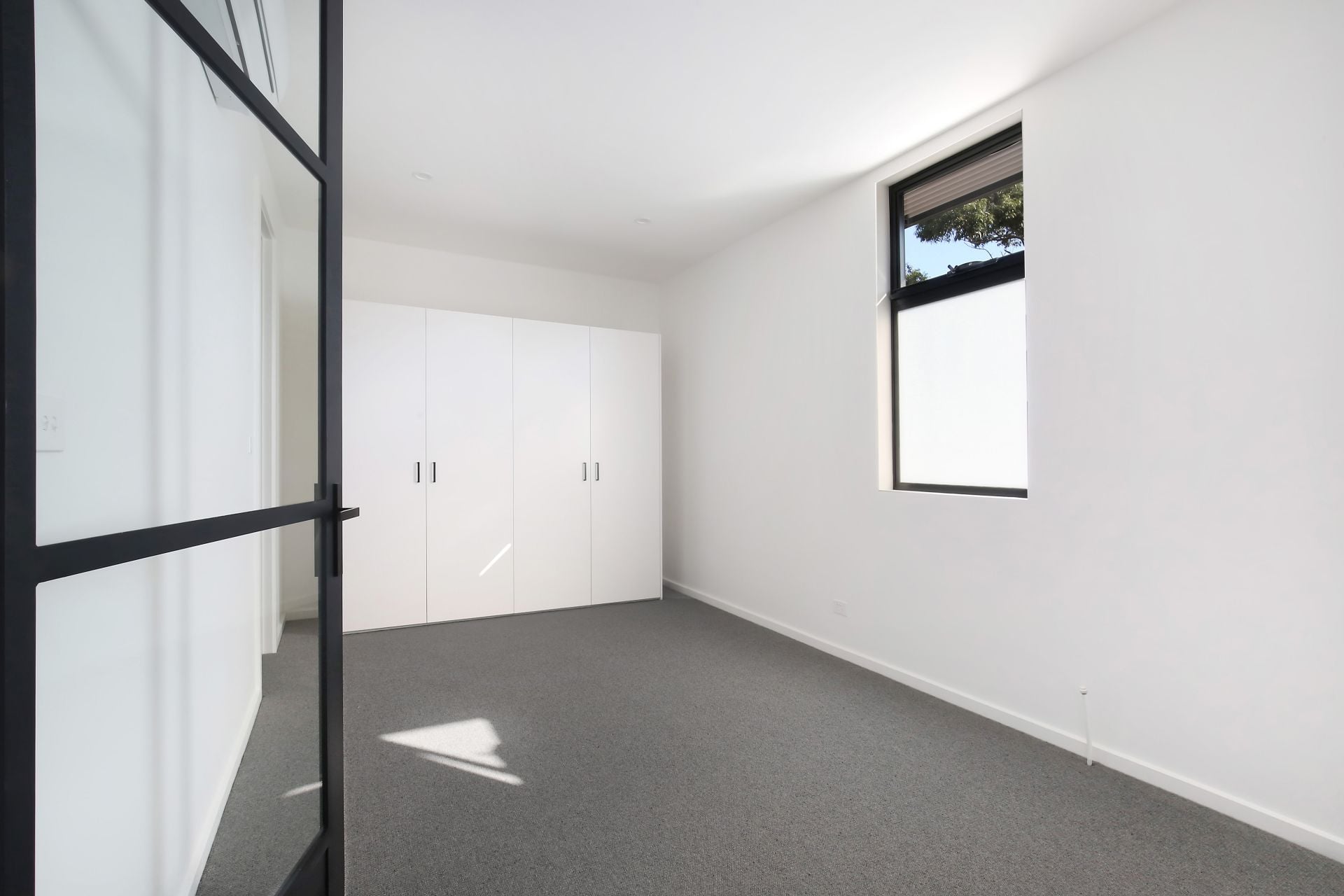 Design-Infused Townhouse In Prime Westgarth Locale!