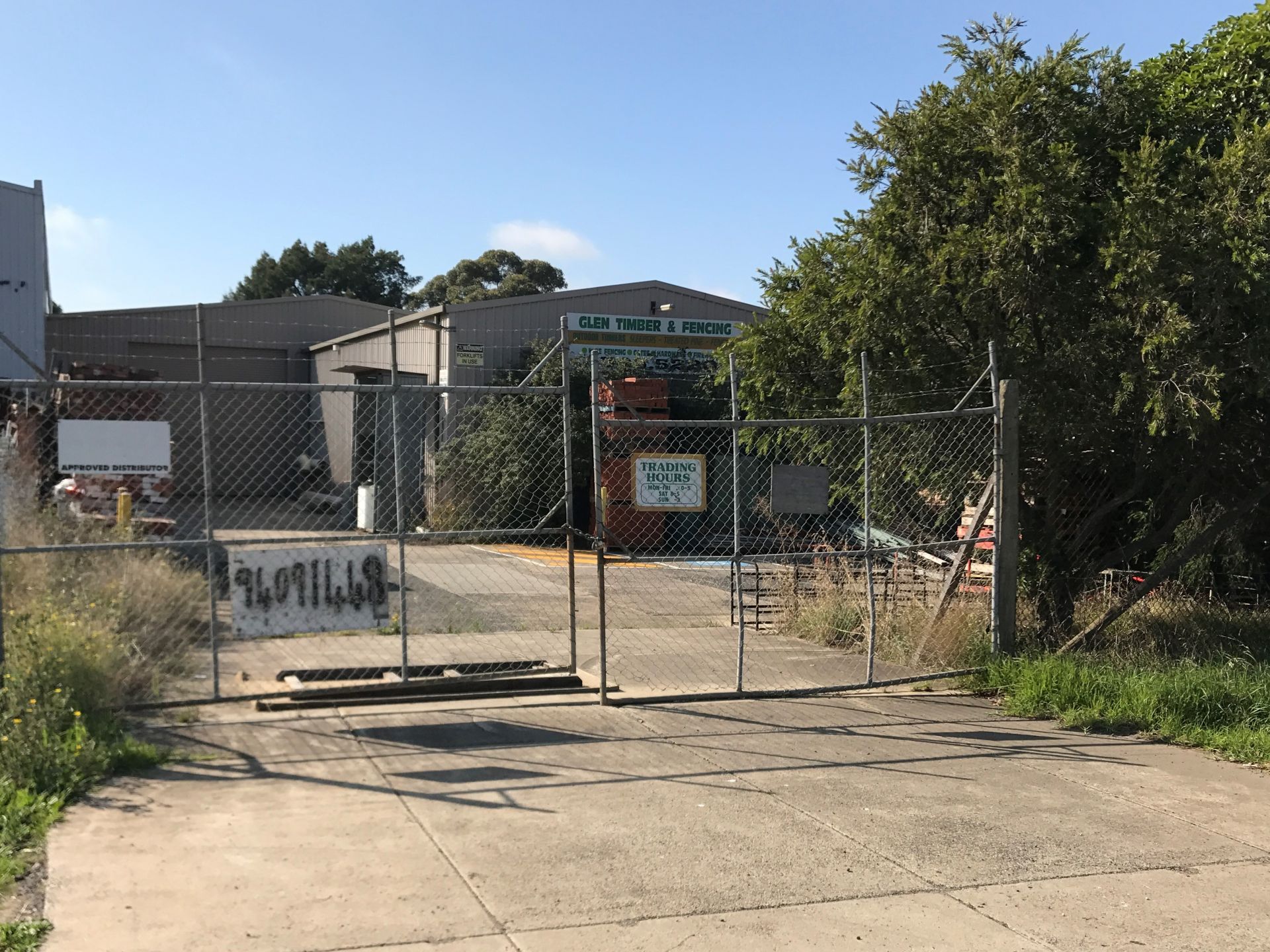 PRIME LOCATION WITH EASY ACCESS TO SYDNEY RD & HUME HWY