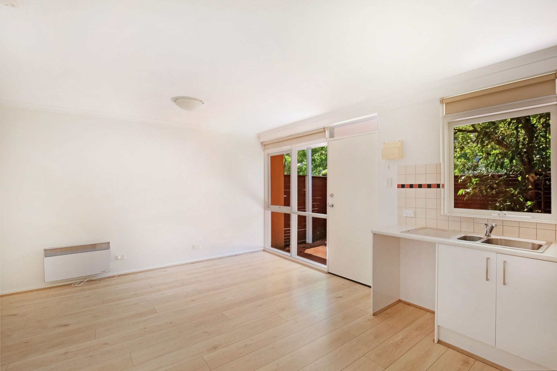 Stylish Thornbury Apartment In Prime Location!