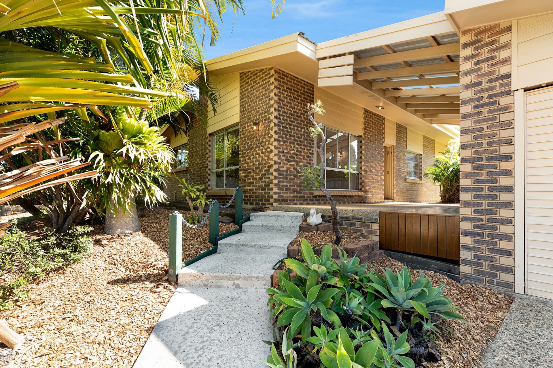 20 Poinciana Avenue Mooloolaba QLD, Mooloolaba - Thumbnail 2