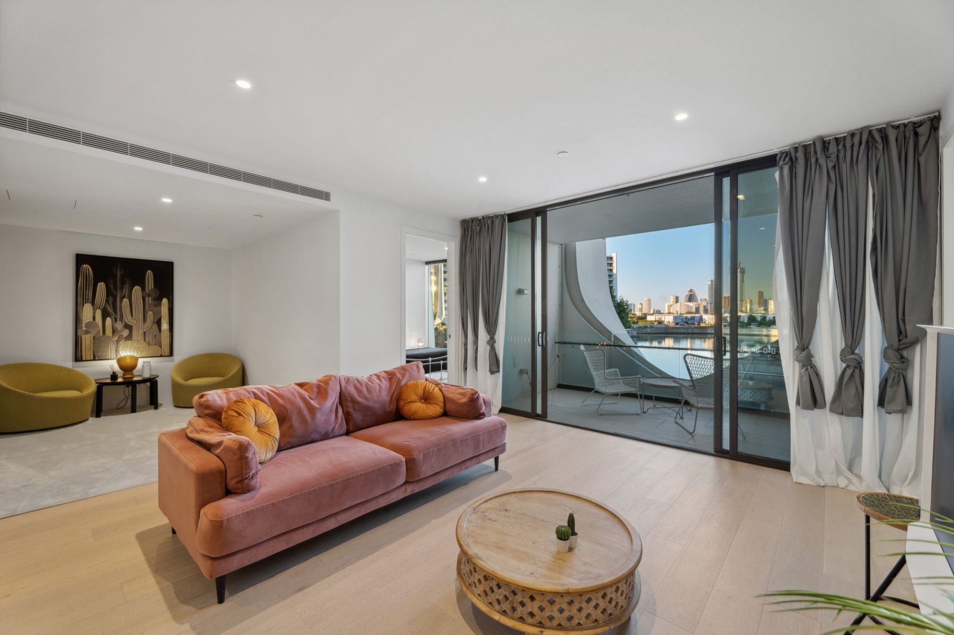24 The Lanes Boulevard, Mermaid Waters - Thumbnail 6
