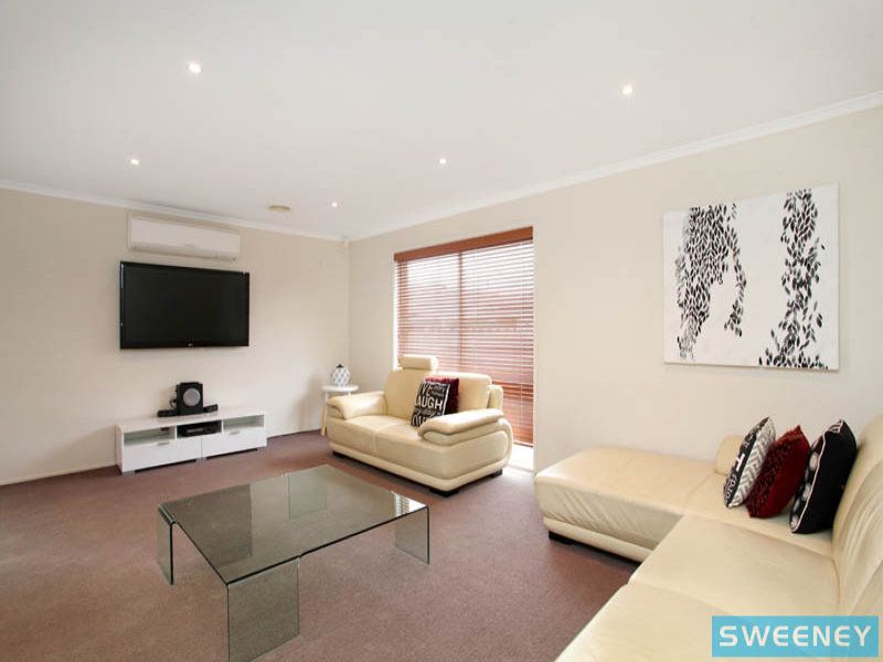 11 Holcolme Street, Caroline Springs - Thumbnail 6