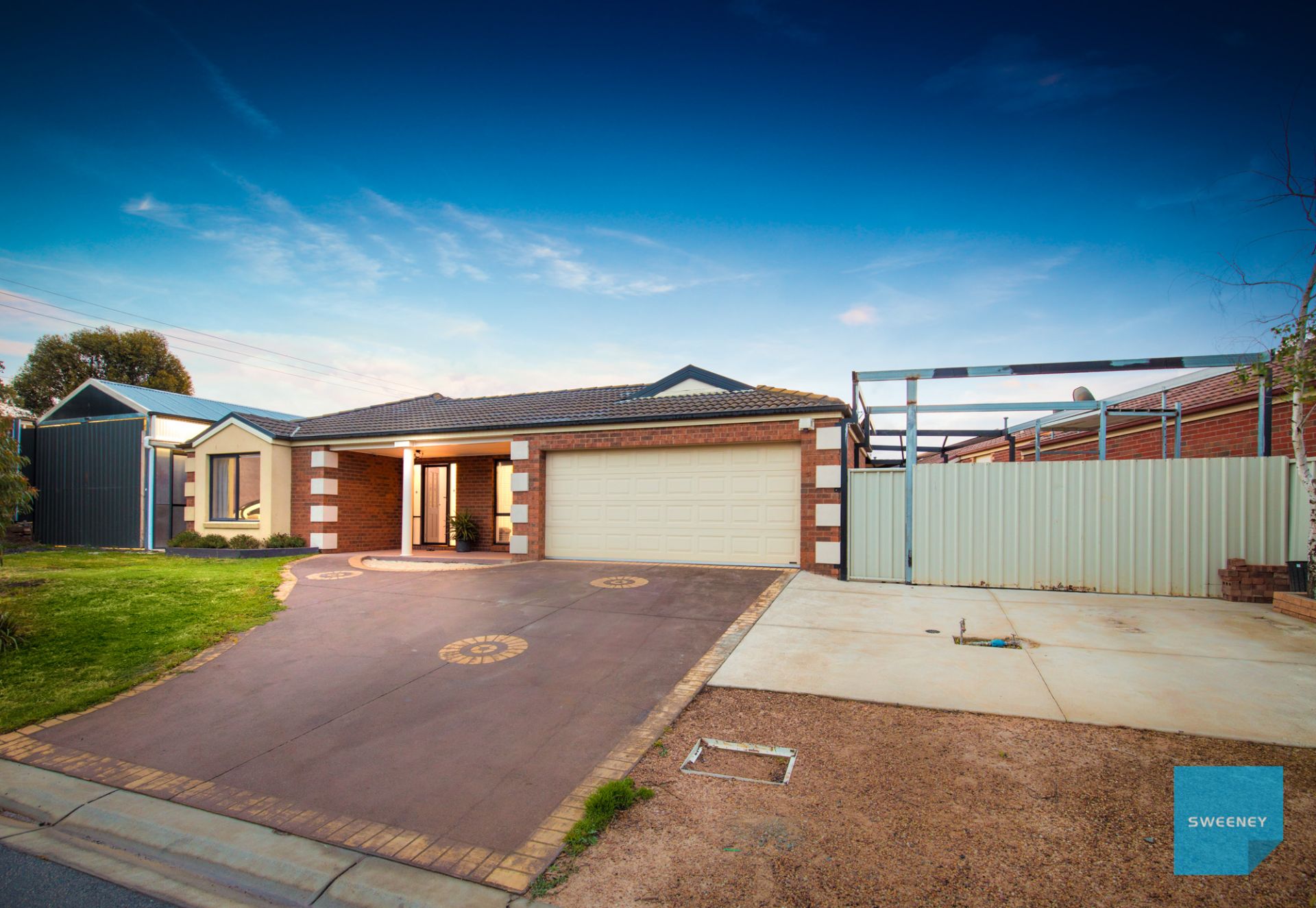 18 Alpine Gardens, Caroline Springs - Thumbnail 3