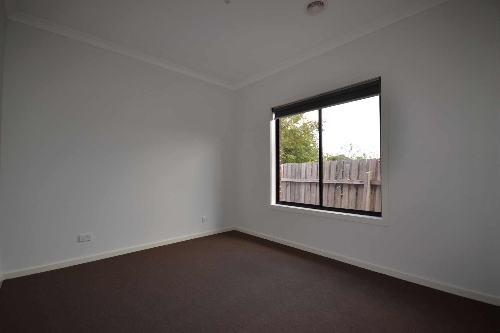 MODERN 4 BEDROOM HOUSE AND LOW MAINTENANCE BLOCK - SOUNDS PERFECT!